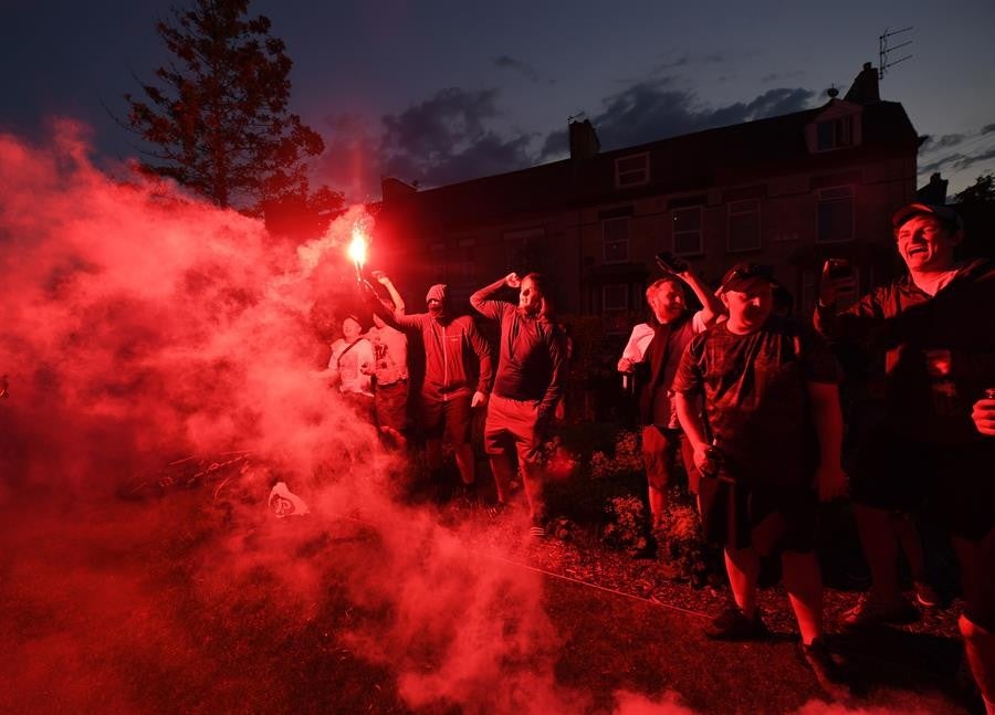 Las calles de Liverpool están pintadas de rojo por el título obtenido 