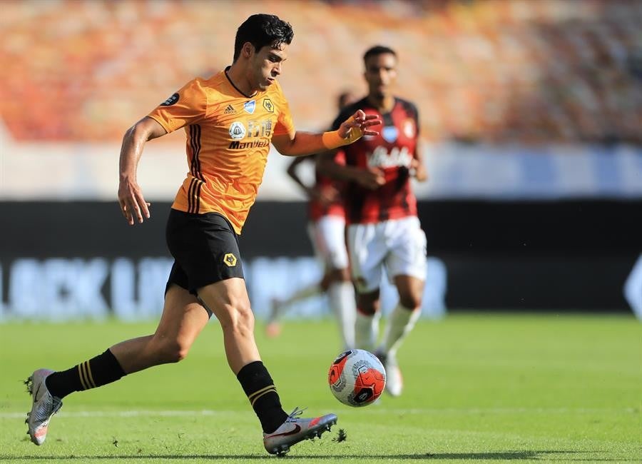 Raúl Jiménez durante un partido con Wolves