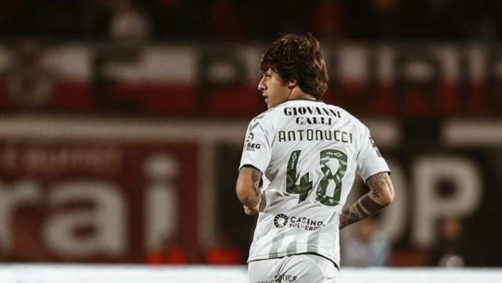 Mirko Antonucci en acción con el Vitória de Setúbal