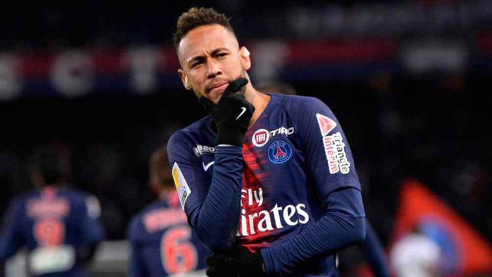 Neymar celebra un gol con PSG