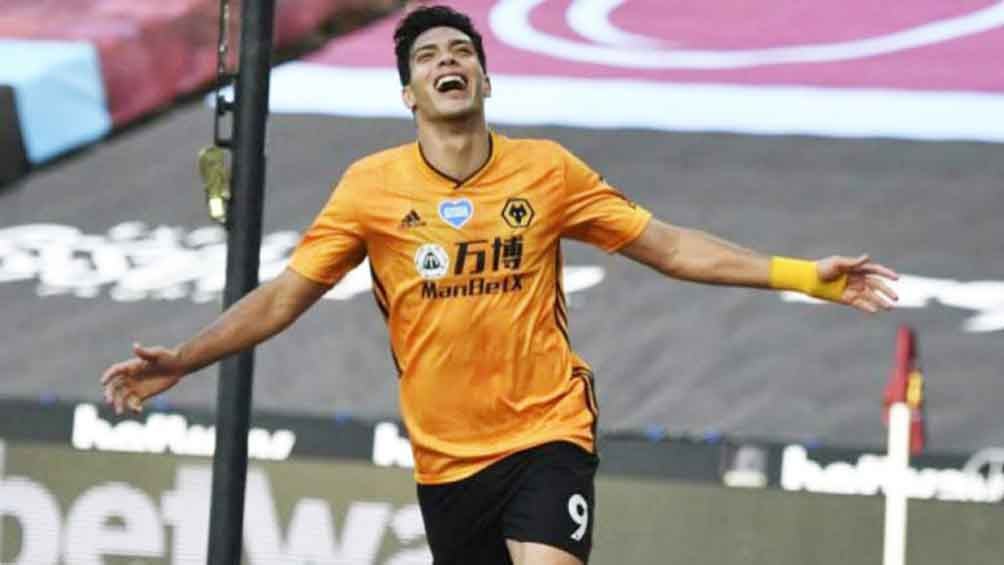 Raúl Jiménez celebrando su gol con Wolverhampton