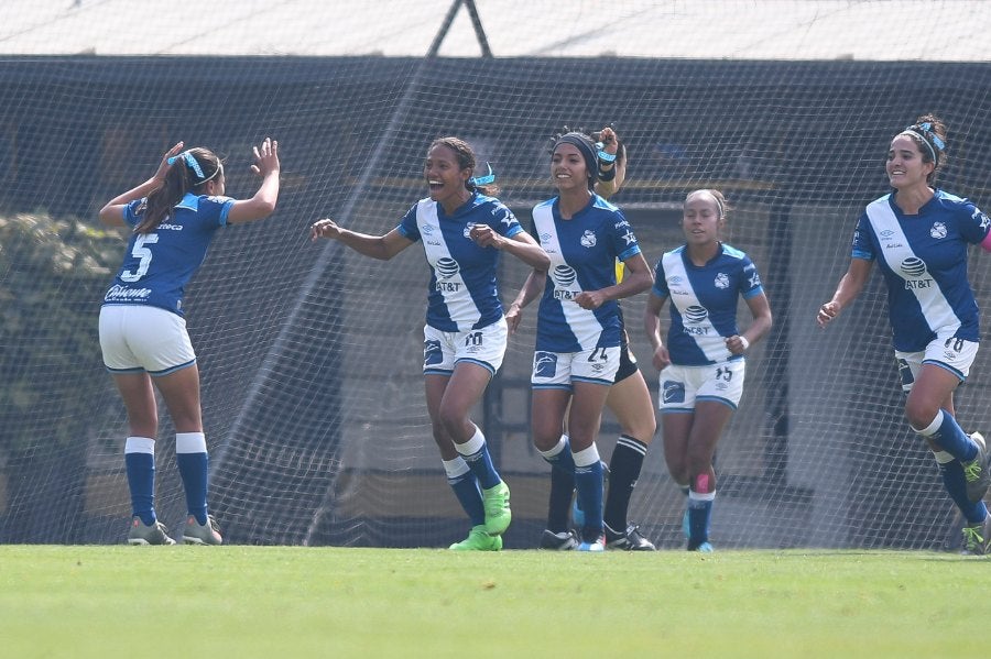 Jugadoras de Puebla Femenil durante un partido