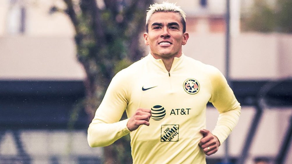 Luis Reyes durante un entrenamiento con América 