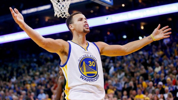 Curry durante un juego de los Golden State Warriors