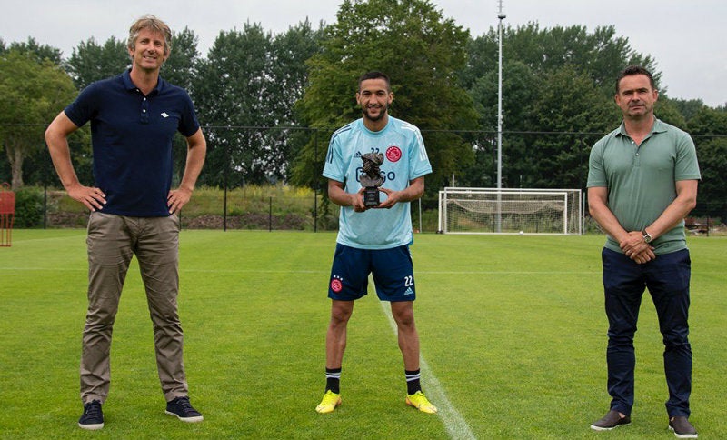 Edwin van der Sar entregó una reconocimiento al marroquí