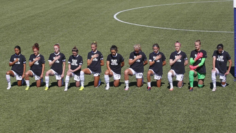 Racismo: Jugadoras de la NWSL se arrodillaron durante el himno