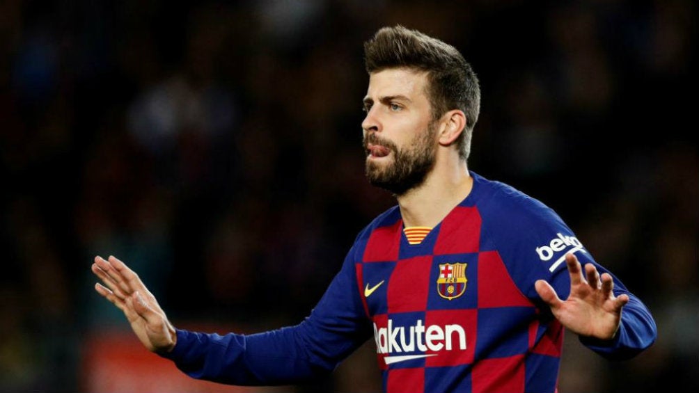 Piqué en partido con Barcelona