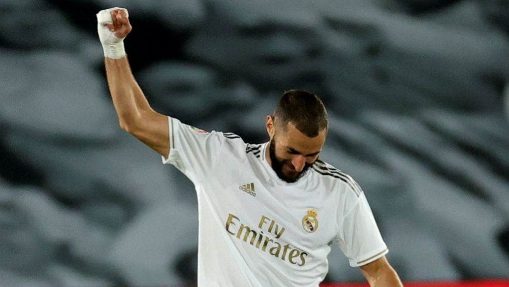 Karim Benzema celebrando una anotación con Real Madrid