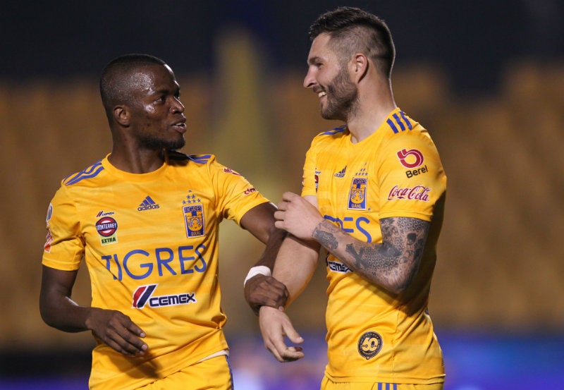 Enner Valencia en festejo con Gignac