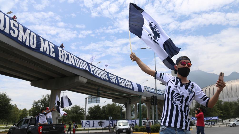 Rayados: Seguidores de Monterrey celebraron el 75 aniversario del equipo en caravana 