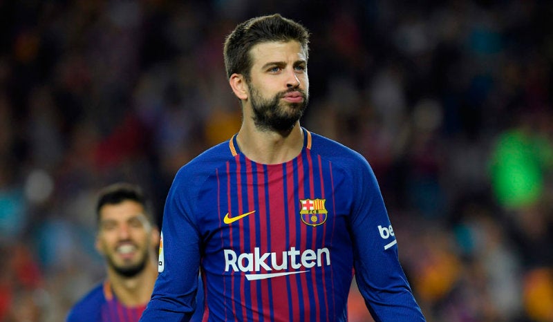 Piqué en partido con Barcelona