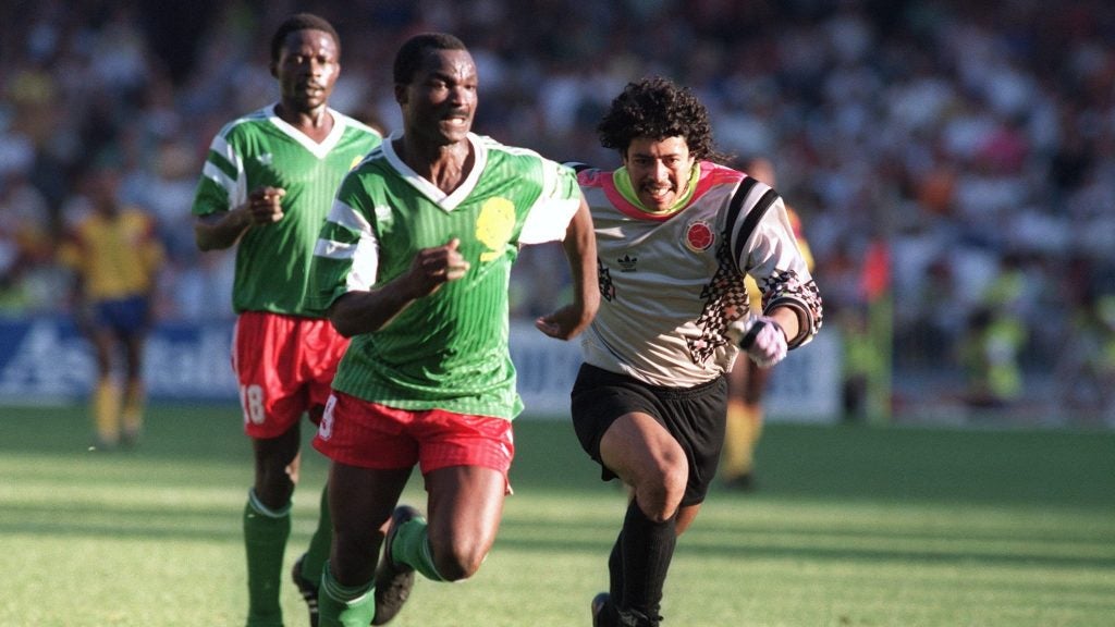 Roger Milla ante Colombia en Italia 1990