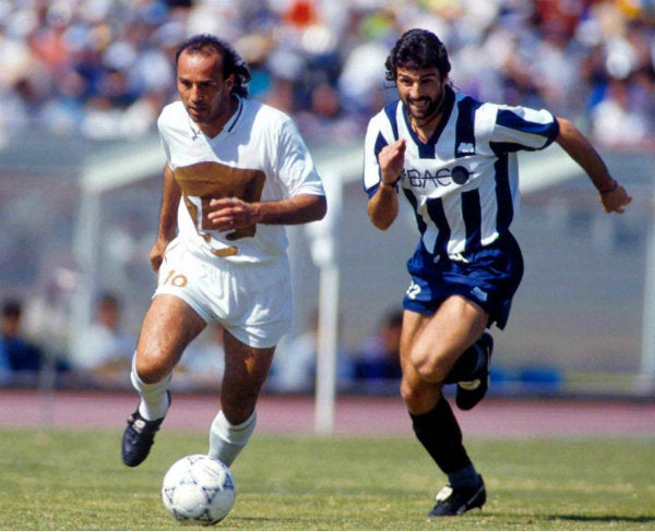 Juan Carlos Vera jugando con Pumas