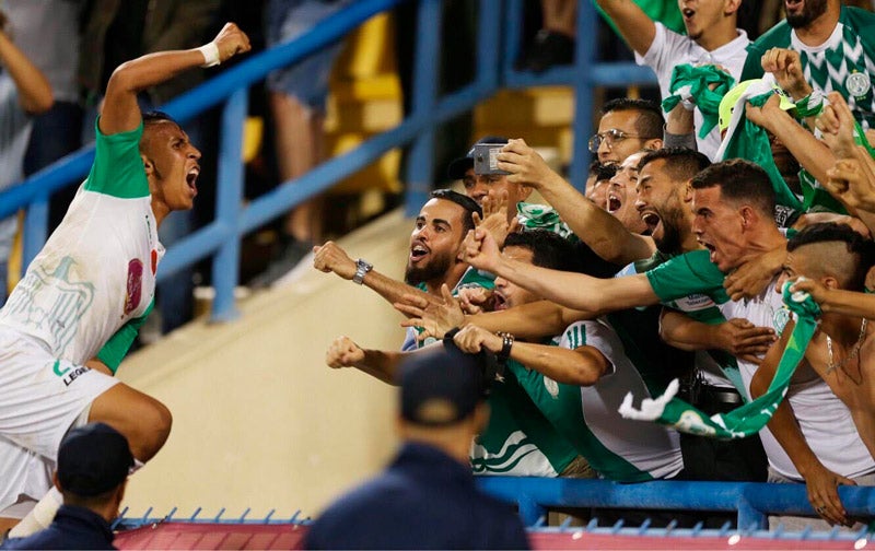 Jugador celebra con sus aficionados