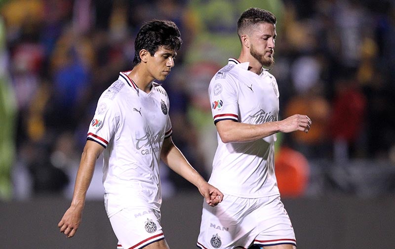 Hiram Mier y JJ Macías tras un duelo en Liga MX