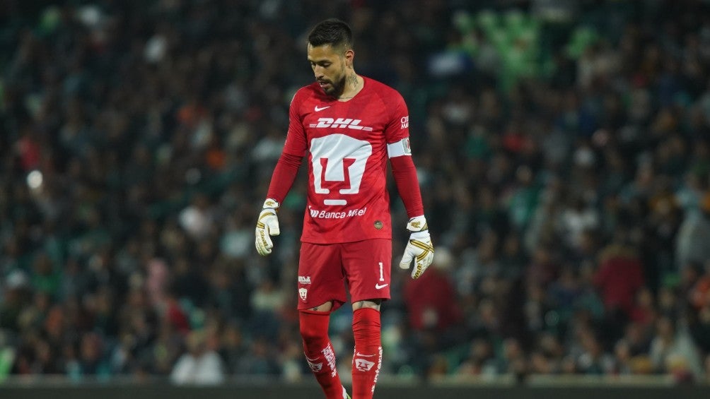 Alfredo Saldívar durante un partido con Pumas