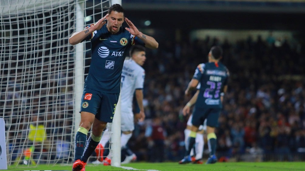 Jorge Sánchez durante un partido con América