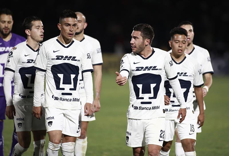 Jugadores de Pumas tras un duelo en Liga MX