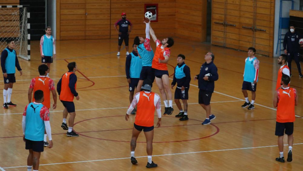 Chivas en práctica de pretemporada