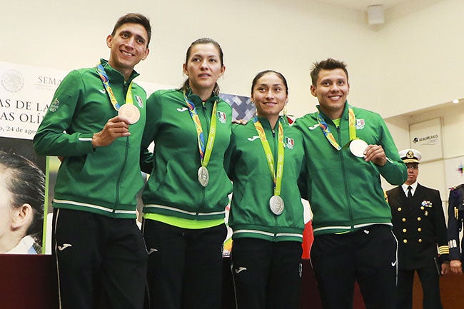 González, junto a otros medallistas mexicanos en Río 2016