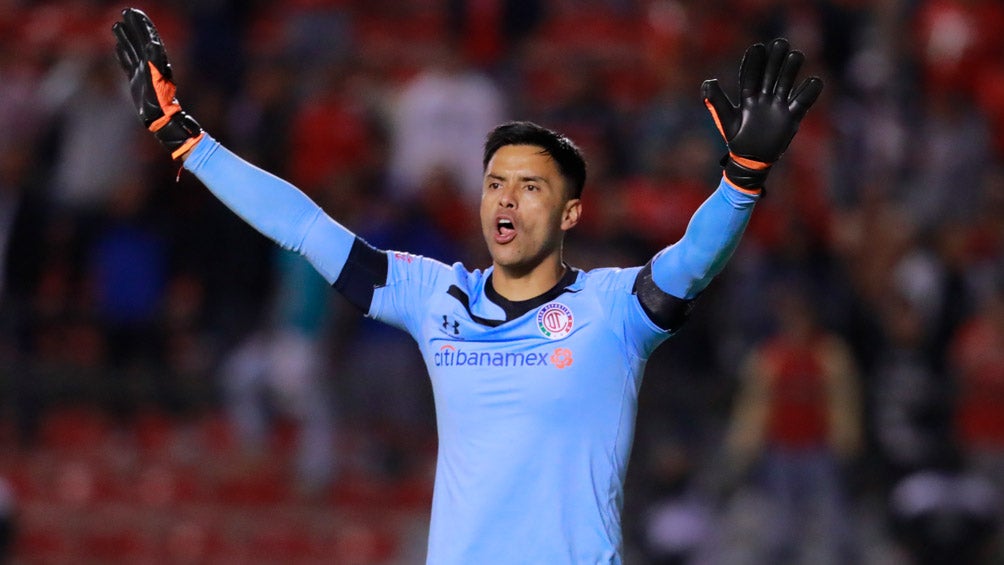 Alfredo Talavera durante un duelo con Toluca en Liga MX