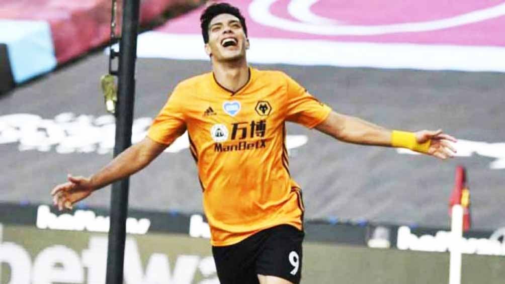 Raúl Jiménez celebrando su gol con Wolverhampton