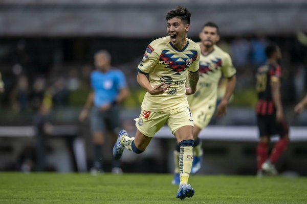 Leo Suárez en acción con América