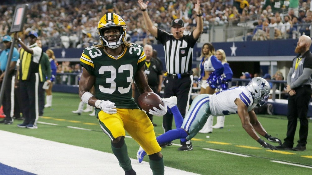 Aaron Jones durante un partido con Green Bay