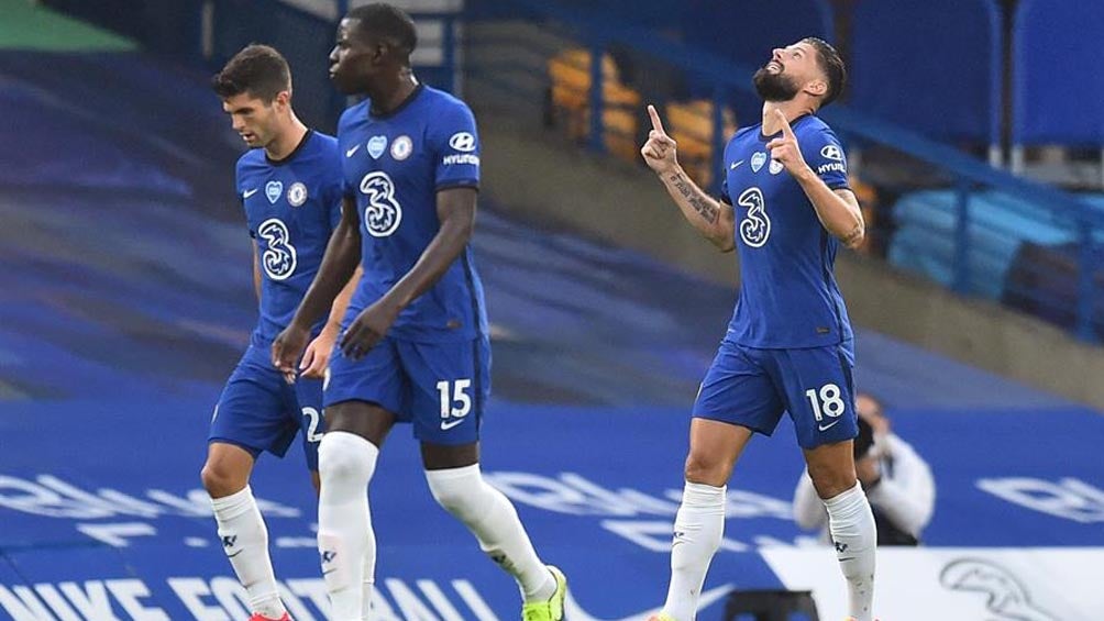 Olivier Giroud festeja su anotación con el Chelsea