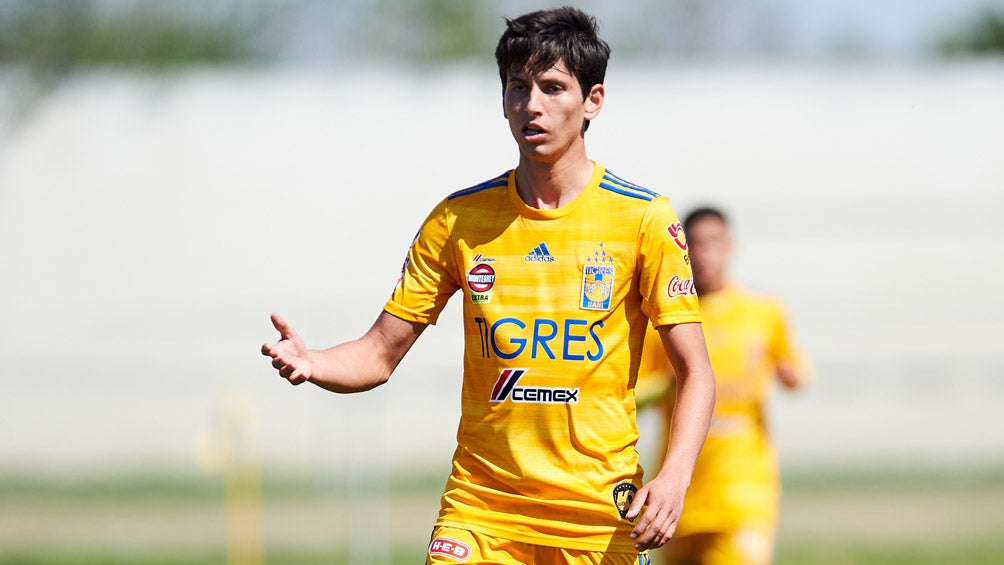 Jürgen Damm durante un duelo con los Tigres Sub 20