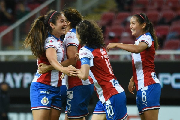 Jugadoras del Rebaño Femenil celebran un tanto