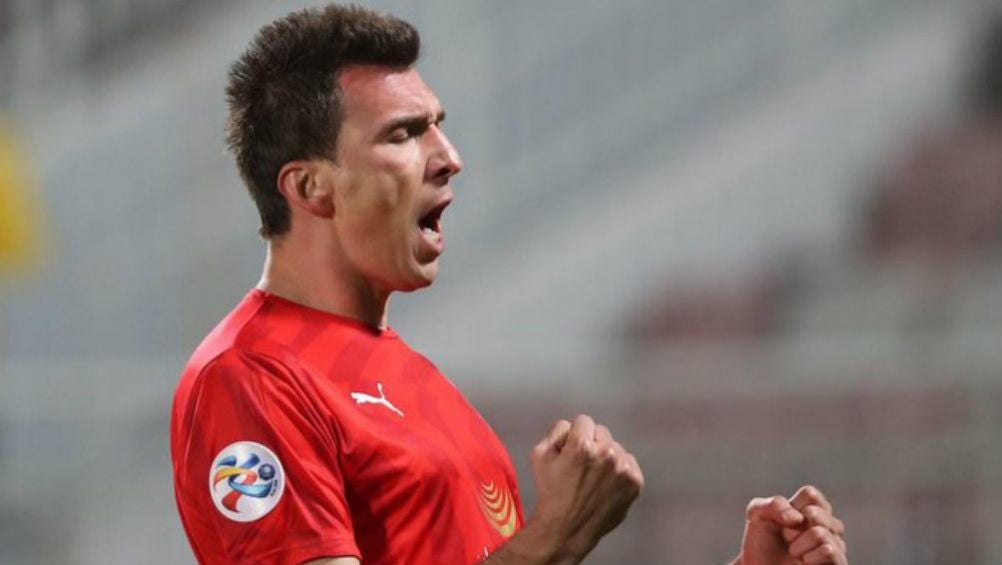 Mario Madzukic con los colores del Al-Duhail 