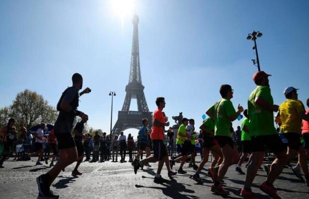 Corredores durante el maratón de París en 2019