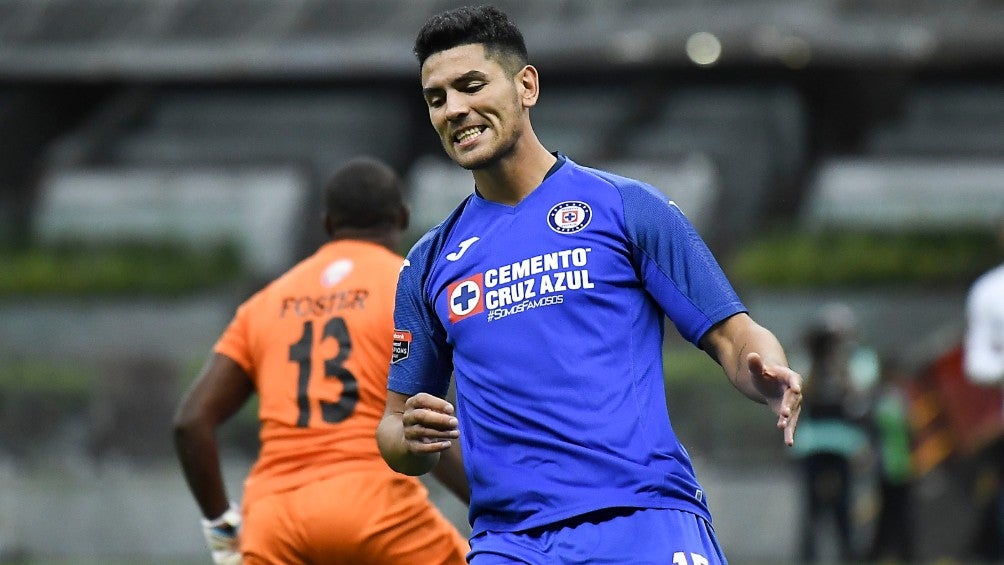 Lucas Passerini durante un partido con Cruz Azul