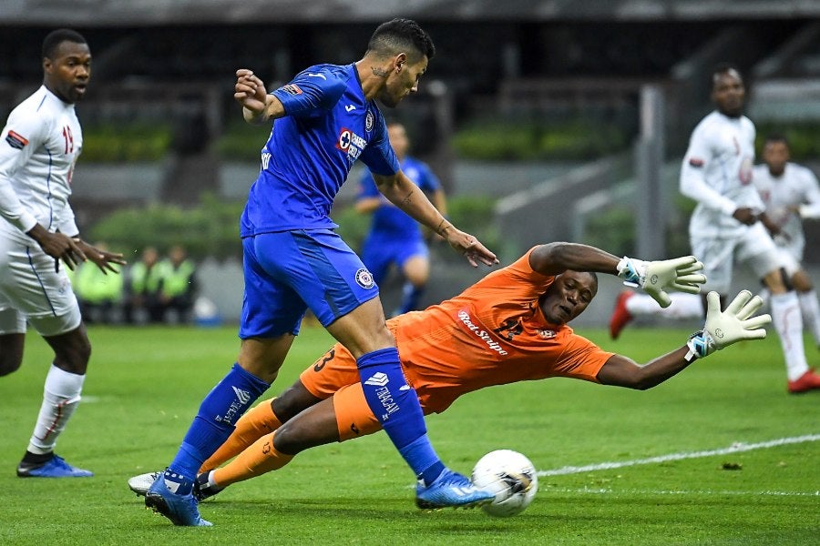 Lucas Passerini durante un partido con Cruz Azul