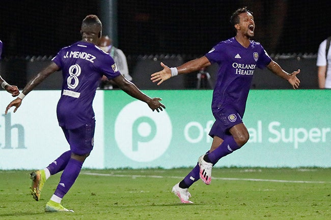 Nani celebra el gol de la victoria