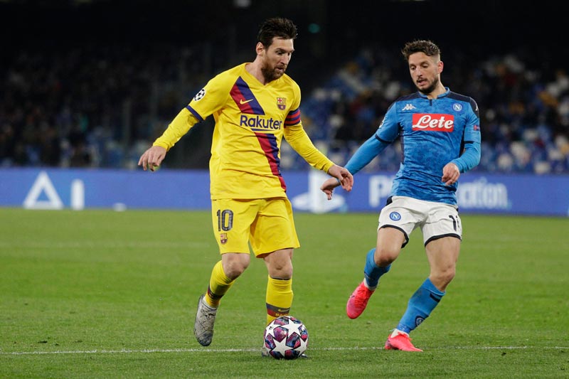 Messi en acción contra el Napoli