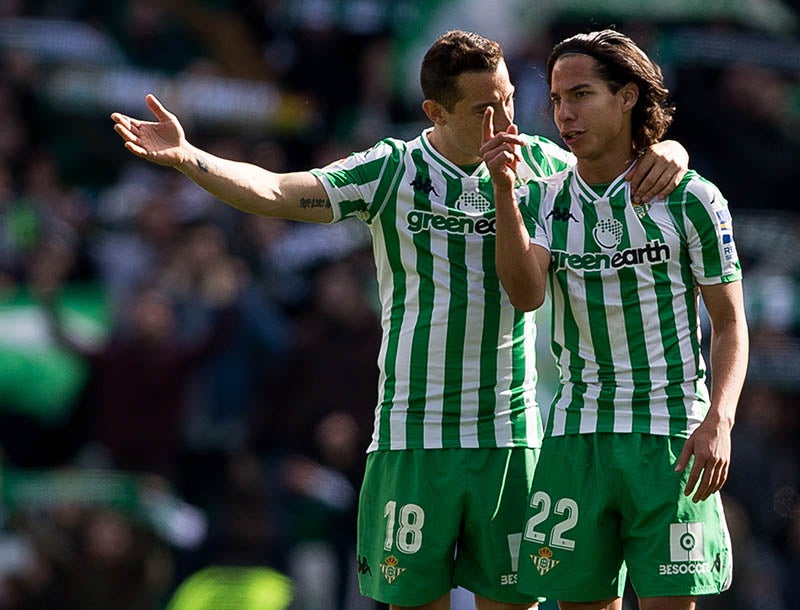 Guardado da indicaciones a Lainez en LaLiga 