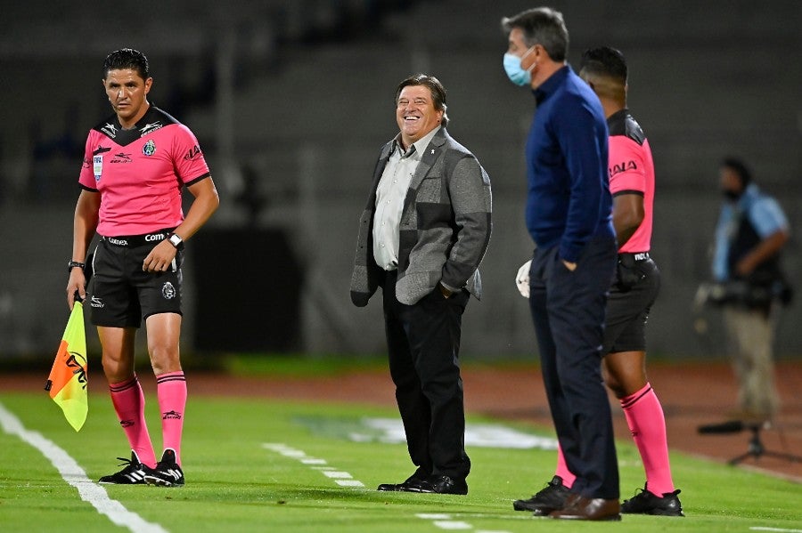 Miguel Herrera durante un partido con América