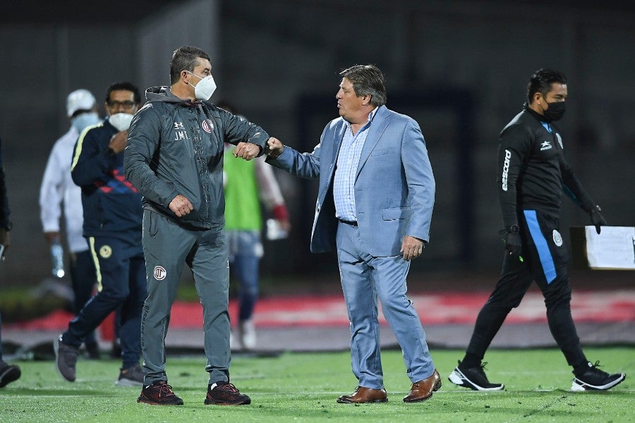 Miguel Herrera durante un partido con América