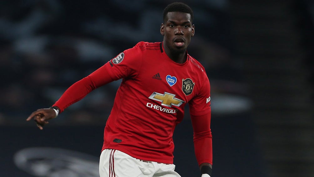 Paul Pogba durante un duelo con el Manchester United 