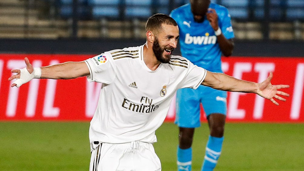 Karim Benzema festeja un gol con el Real Madrid 