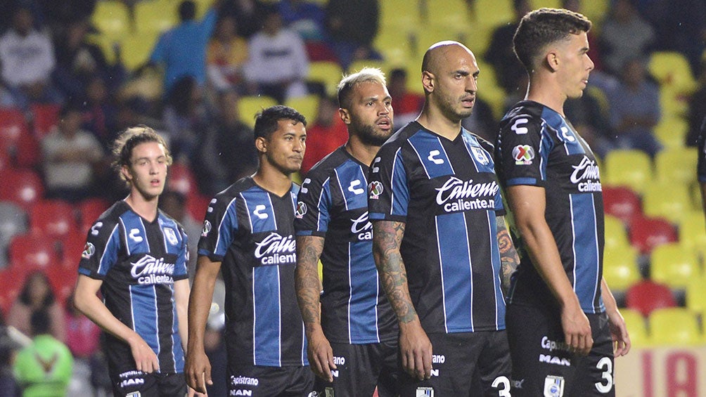 Jugadores de Gallos en el partido vs Morelia