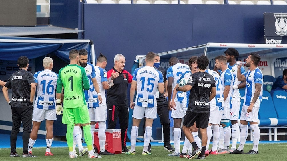 Javier Aguirre durante un partido del Leganés