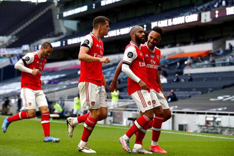 Lacazette adelantó a los Gunners