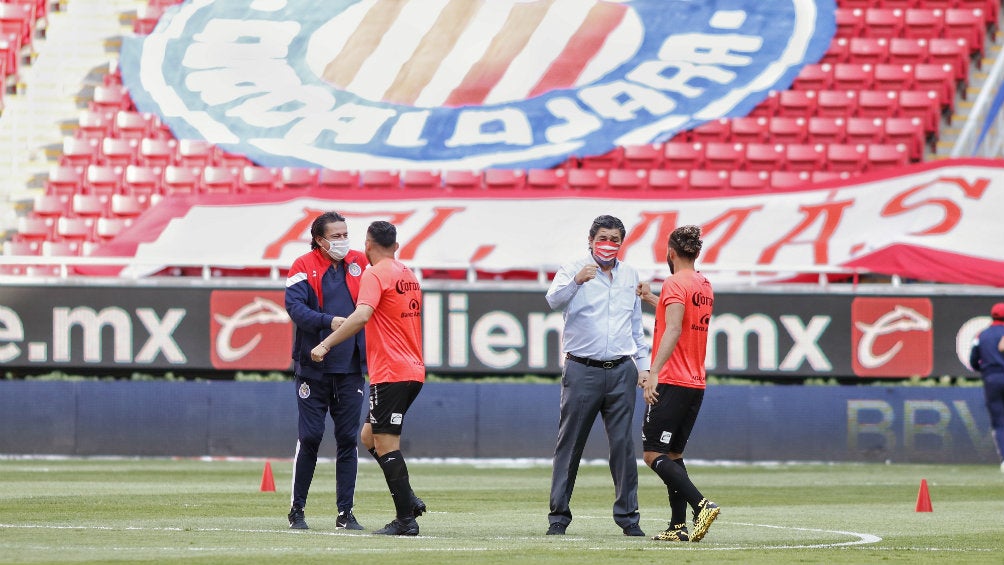 Chivas: Luis Fernando Tena aseguró que el uso de cubrebocas debe ser obligatorio