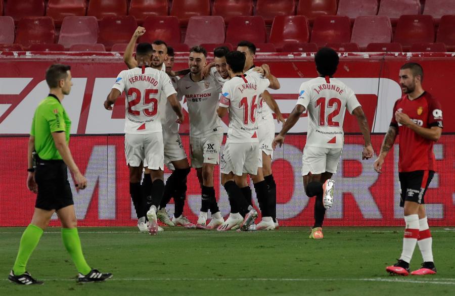 El Sevilla festeja el triunfo ante Mallorca 