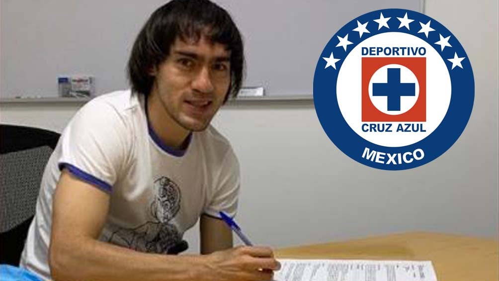 Shaggy Martínez, firma su contrato con Cruz Azul