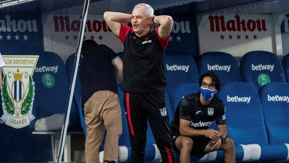 Javier Aguirre durante un partido del Leganés