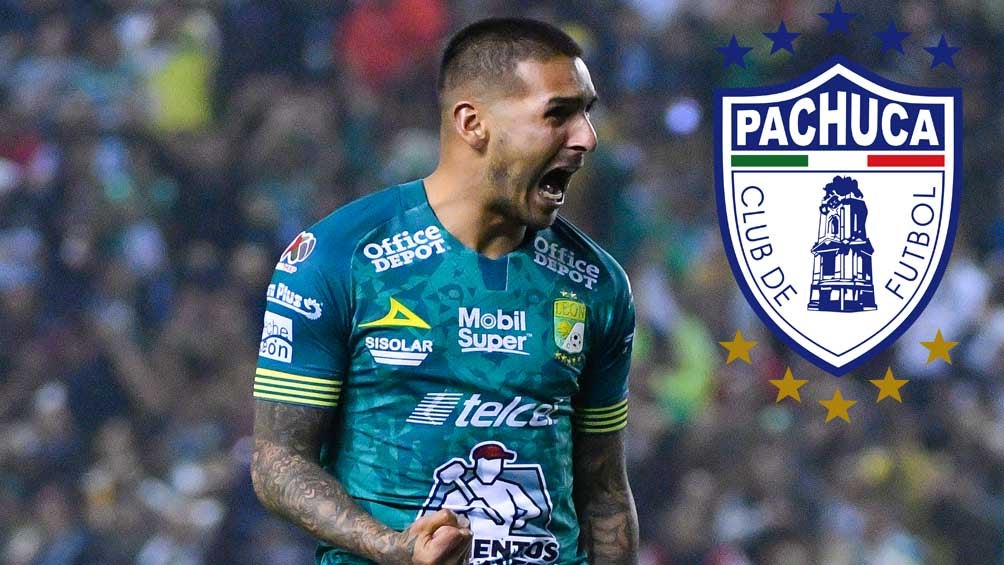 Ismael Sosa celebra una anotación con León